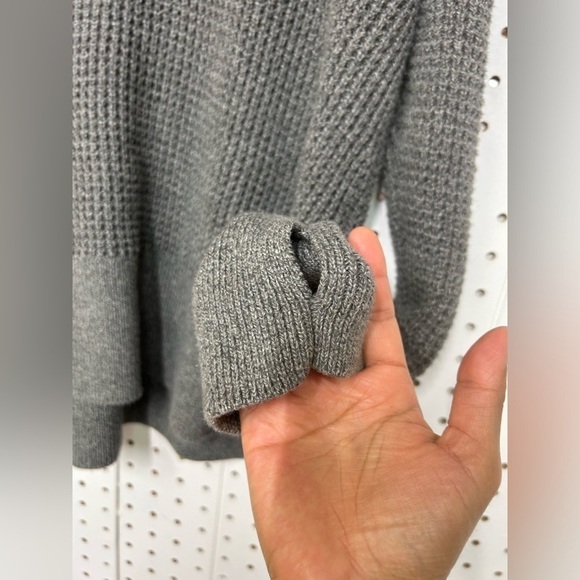 Vetta The Cropped Grey Knit Sweater - Picture 5 of 6